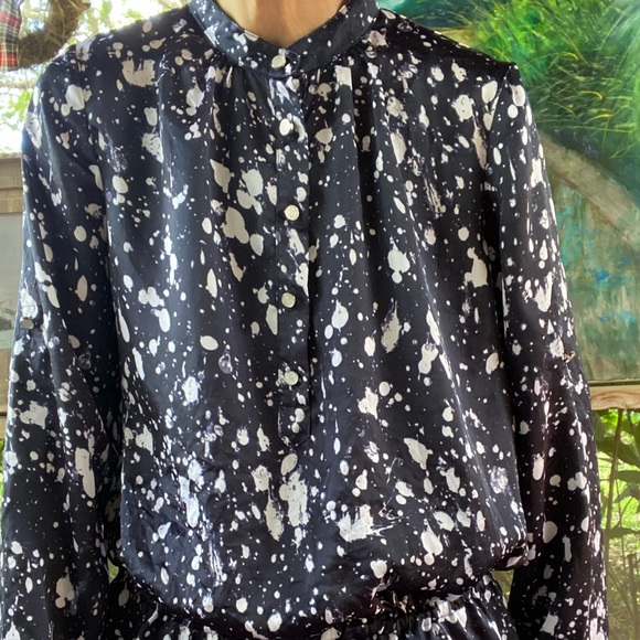 Michael Kors black with a white splatter paint pattern blouse. Size medium - Picture 5 of 10